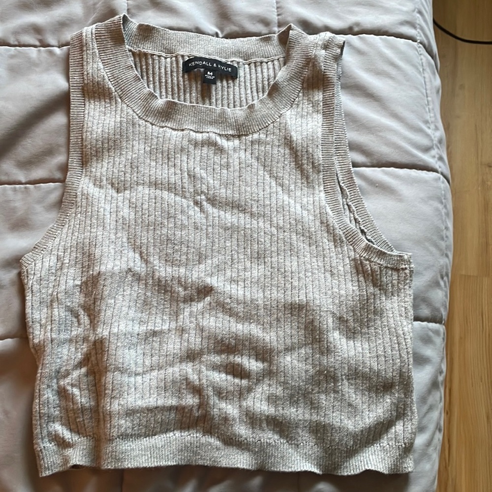Gray ribbed tank